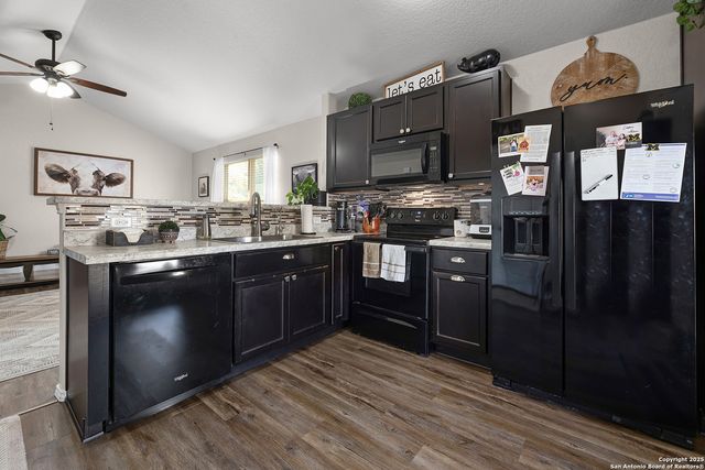 2204 Darst, Seguin, TX 78155