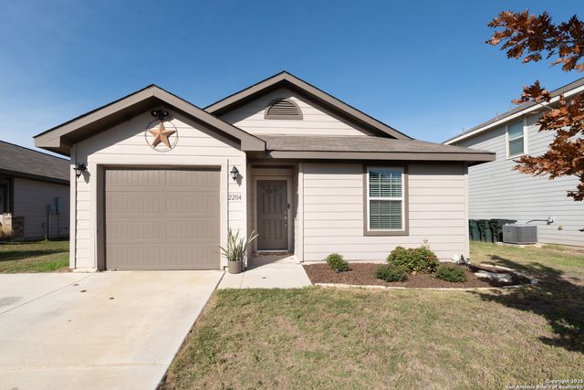 2204 Darst, Seguin, TX 78155