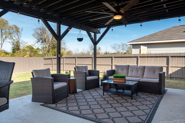 2204 Darst, Seguin, TX 78155