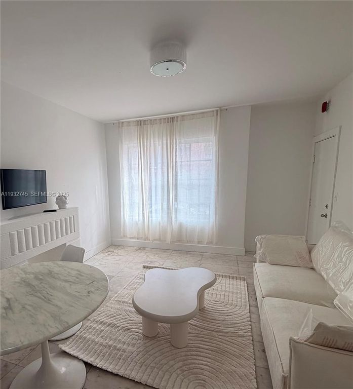 801 8th St 104, Miami Beach, FL 33139