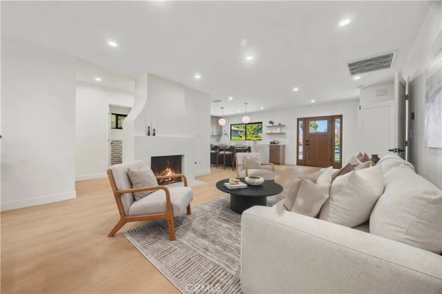 5747 Bevis Avenue, Sherman Oaks, CA 91411
