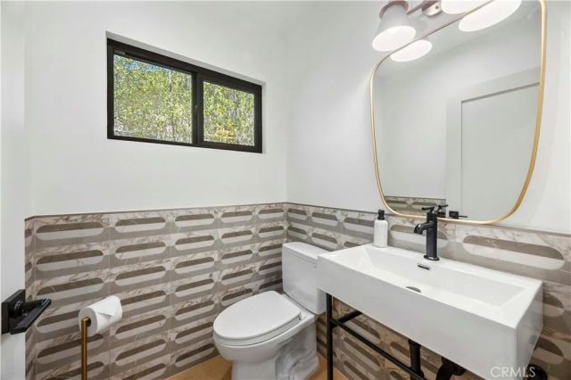 5747 Bevis Avenue, Sherman Oaks, CA 91411
