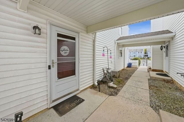 95 Almond Dr, Franklin Twp., NJ 08873