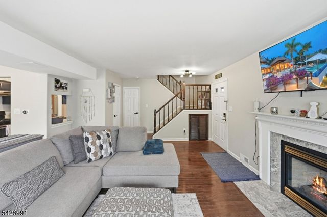 95 Almond Dr, Franklin Twp., NJ 08873