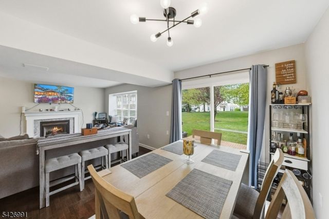 95 Almond Dr, Franklin Twp., NJ 08873