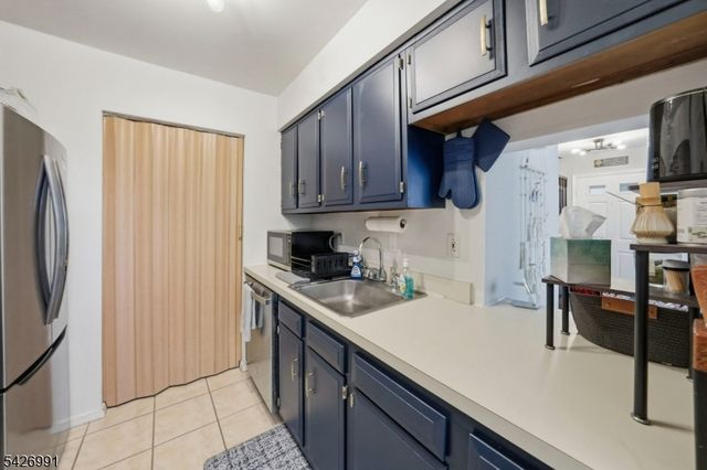 95 Almond Dr, Franklin Twp., NJ 08873