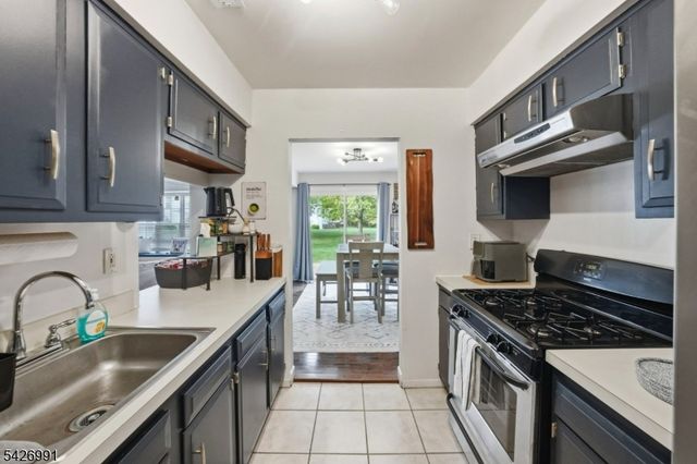 95 Almond Dr, Franklin Twp., NJ 08873