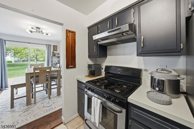 95 Almond Dr, Franklin Twp., NJ 08873