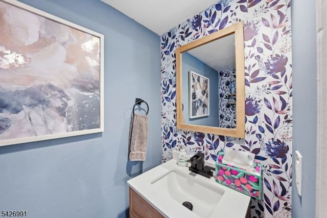 95 Almond Dr, Franklin Twp., NJ 08873