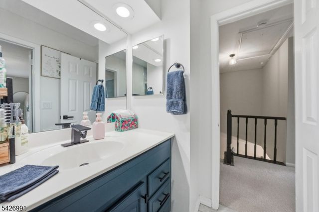 95 Almond Dr, Franklin Twp., NJ 08873