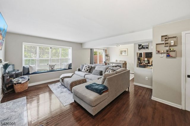 95 Almond Dr, Franklin Twp., NJ 08873
