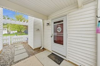 95 Almond Dr, Franklin Twp., NJ 08873