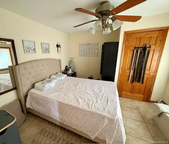 106 E 7th Road, Broad Channel, NY 11693