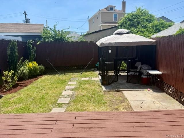 106 E 7th Road, Broad Channel, NY 11693