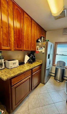 106 E 7th Road, Broad Channel, NY 11693