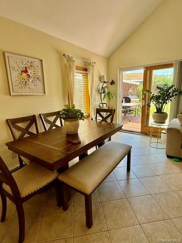 106 E 7th Road, Broad Channel, NY 11693