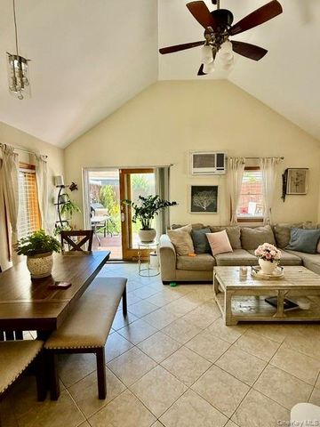 106 E 7th Road, Broad Channel, NY 11693