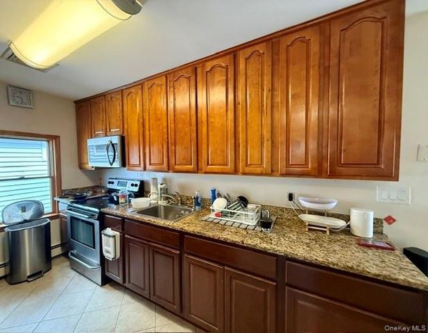 106 E 7th Road, Broad Channel, NY 11693