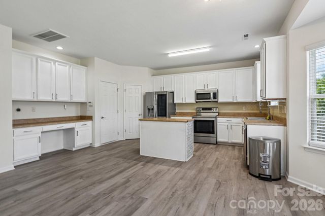 9621 Rothman Lane, Charlotte, NC 28215