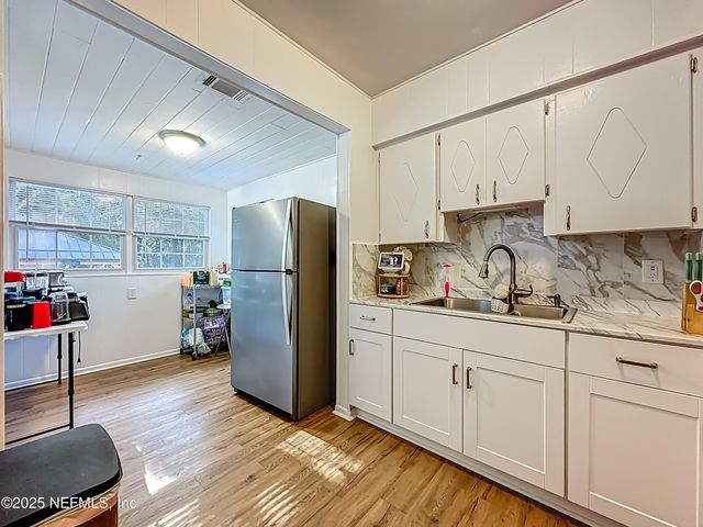 1981 EAST Road, Jacksonville, FL 32216
