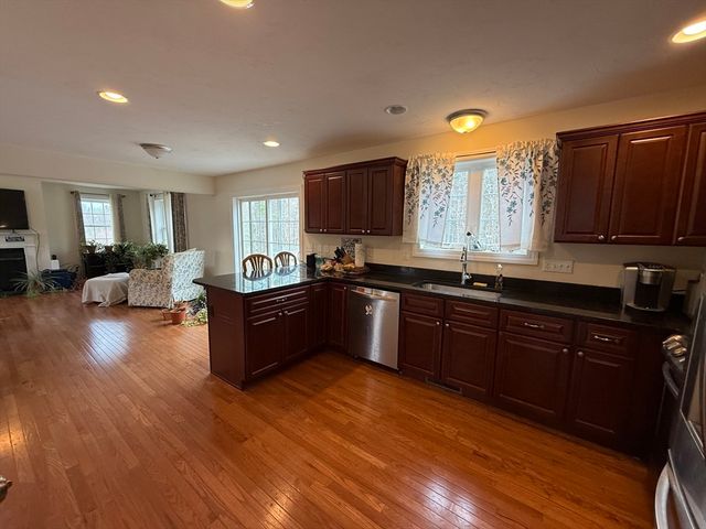 4 Waxen Way, Shirley, MA 01464