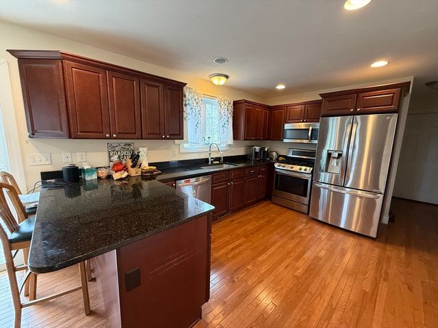 4 Waxen Way, Shirley, MA 01464