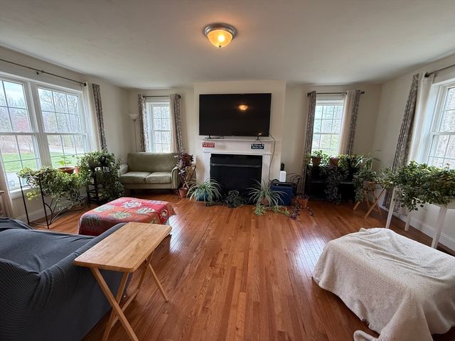 4 Waxen Way, Shirley, MA 01464