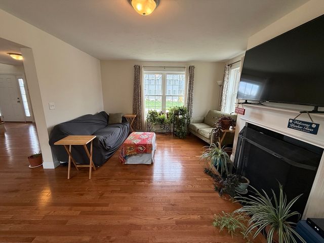 4 Waxen Way, Shirley, MA 01464