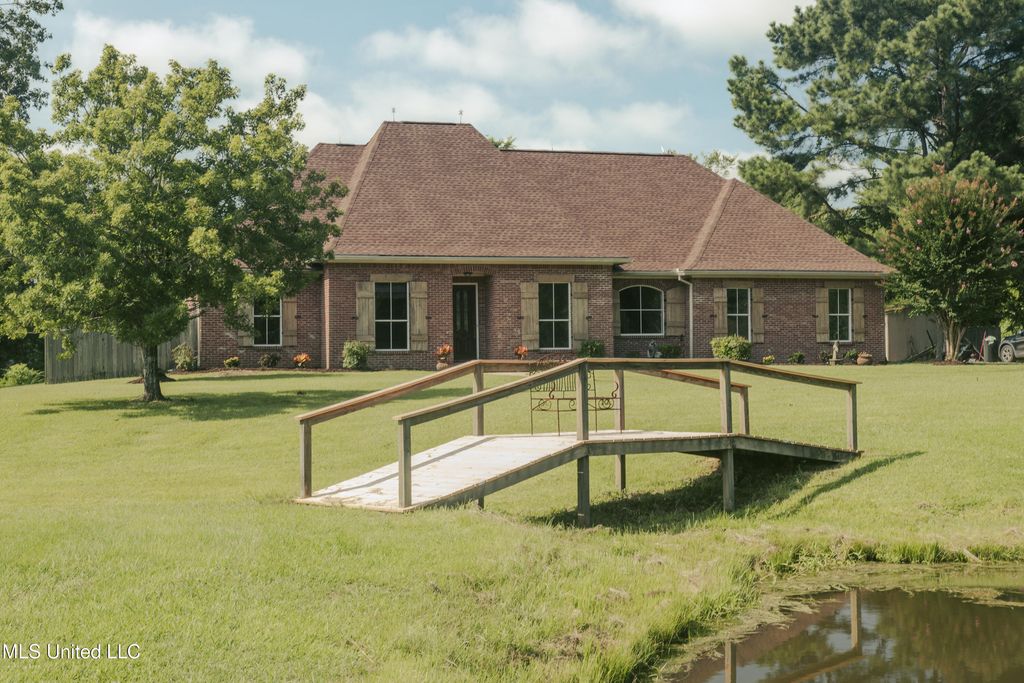 548 Holly Bush Road, Brandon, MS 39047