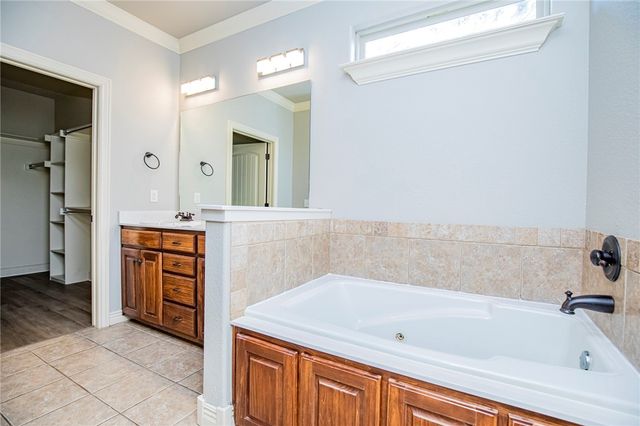2715 W Vanike Drive, Fayetteville, AR 72704