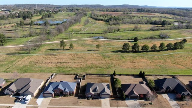 2715 W Vanike Drive, Fayetteville, AR 72704