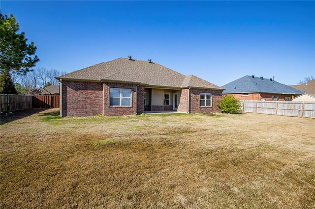 2715 W Vanike Drive, Fayetteville, AR 72704