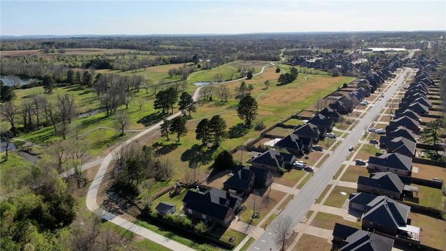 2715 W Vanike Drive, Fayetteville, AR 72704