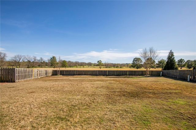 2715 W Vanike Drive, Fayetteville, AR 72704