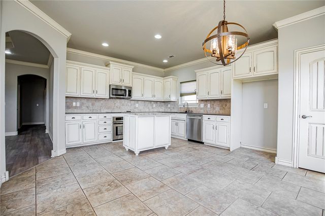 2715 W Vanike Drive, Fayetteville, AR 72704