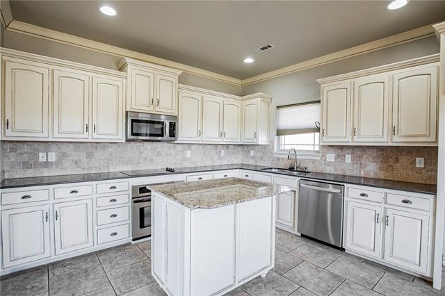 2715 W Vanike Drive, Fayetteville, AR 72704