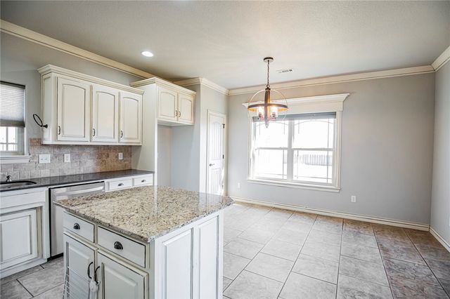 2715 W Vanike Drive, Fayetteville, AR 72704
