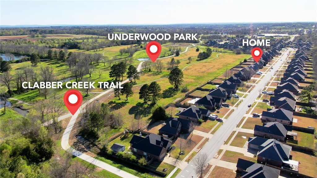 2715 W Vanike Drive, Fayetteville, AR 72704