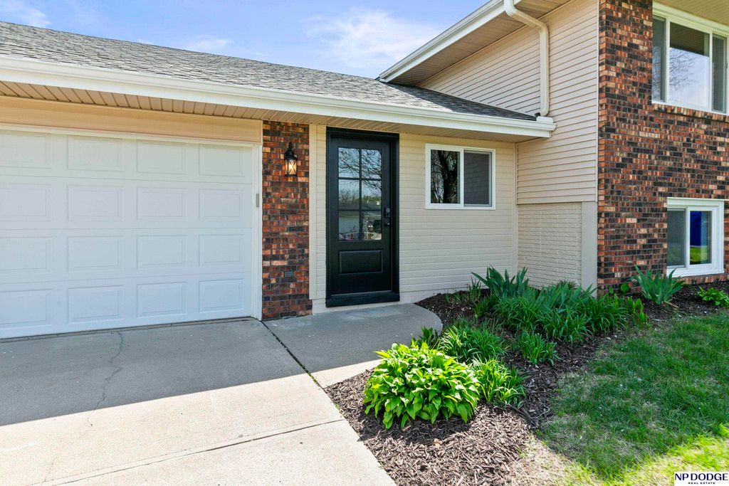 354 E Baronage Drive, Blair, NE 68008