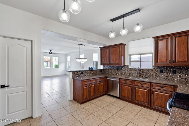 3771 E Kristal Way, Phoenix, AZ 85050