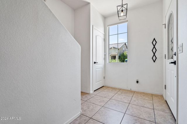 3771 E Kristal Way, Phoenix, AZ 85050