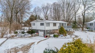 8 Stonecrop Road, Norwalk, CT 06851