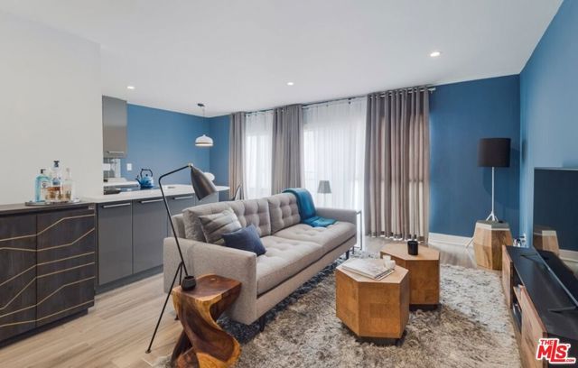 1115 Hacienda Place, West Hollywood, CA 90069