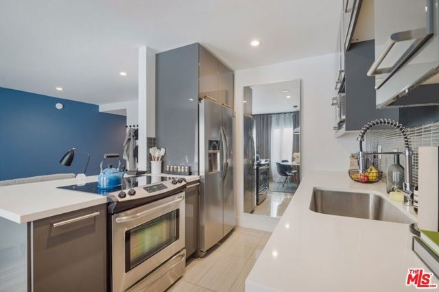 1115 Hacienda Place, West Hollywood, CA 90069