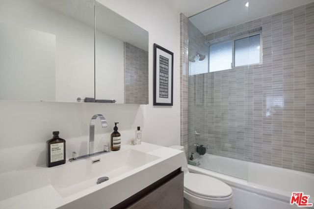 1115 Hacienda Place, West Hollywood, CA 90069