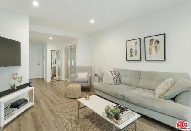 1115 Hacienda Place, West Hollywood, CA 90069