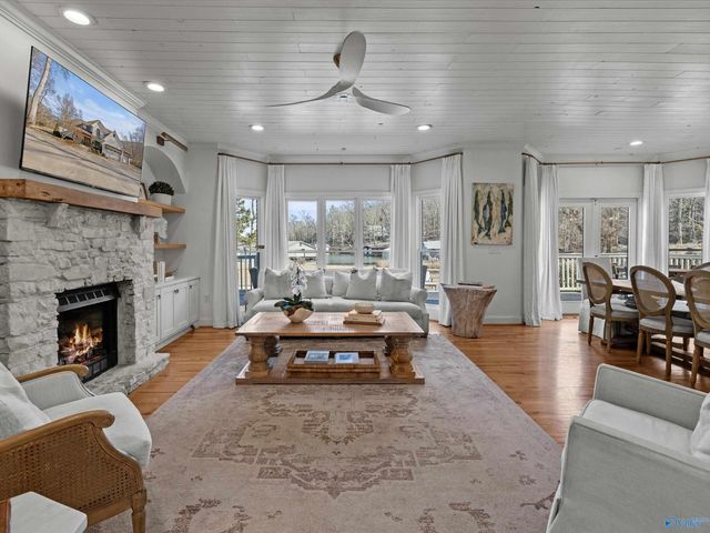 2665 Signal Point Road, Guntersville, AL 35976