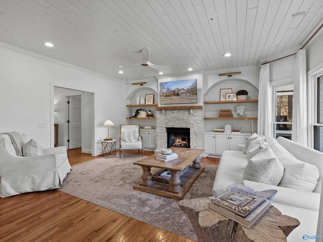 2665 Signal Point Road, Guntersville, AL 35976