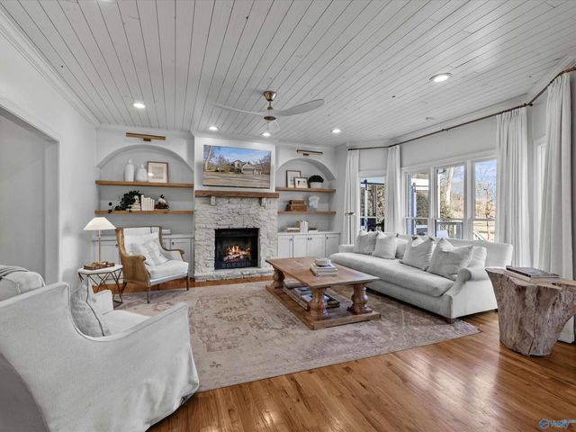 2665 Signal Point Road, Guntersville, AL 35976