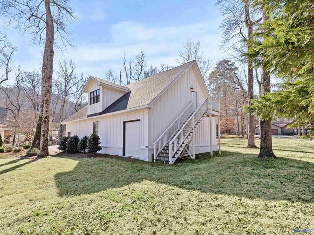 2665 Signal Point Road, Guntersville, AL 35976